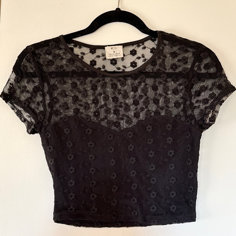 Urban Outfitters | pins and needles | Lace Floral Crop Top | size medium